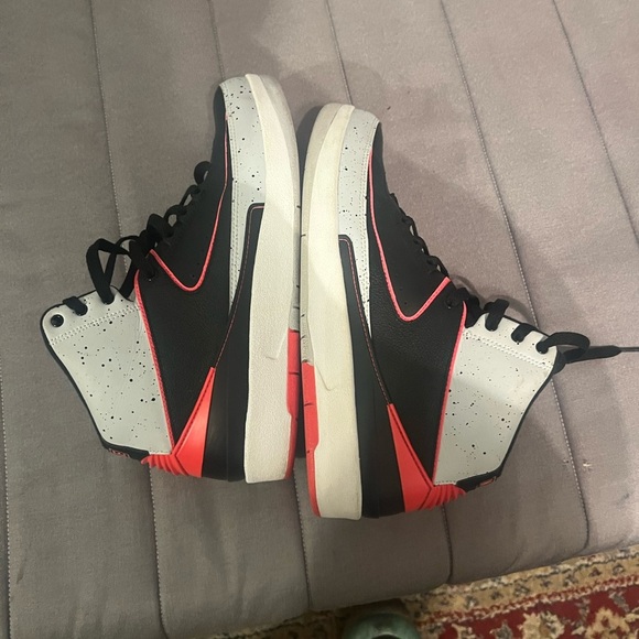 Retro 2 men size 9 preowned good condition - Picture 9 of 9